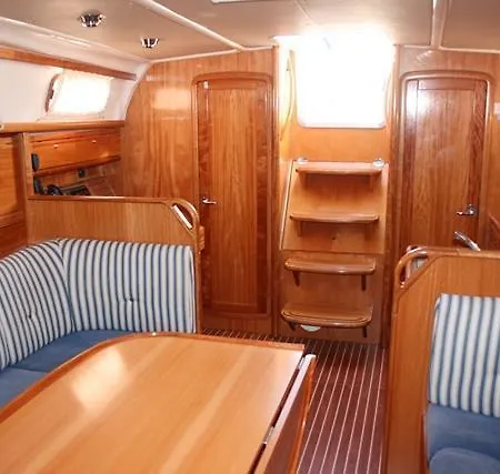 보트호텔 Boat In *